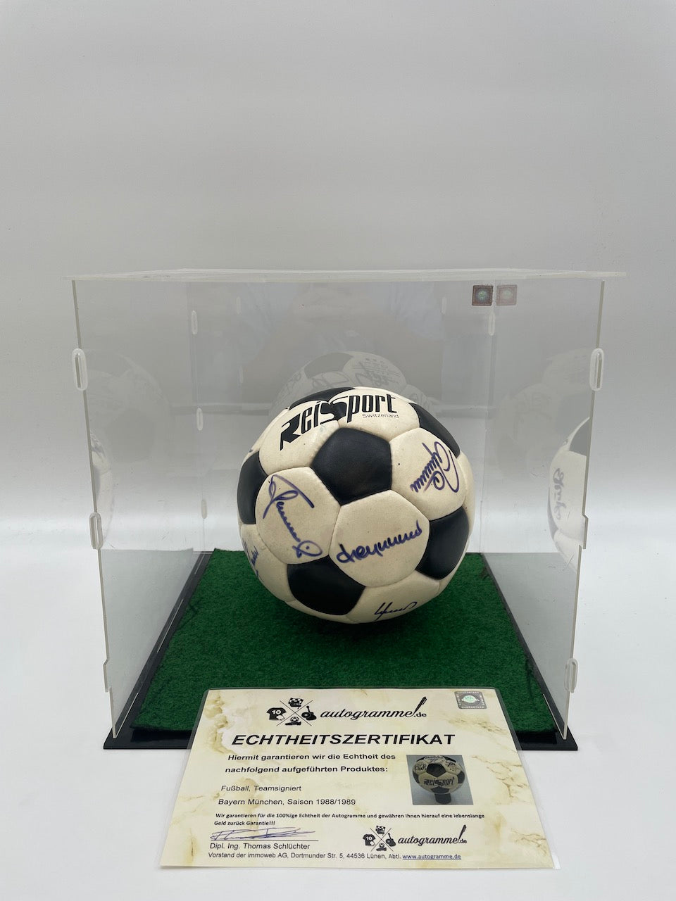 FC Bayern Football team signed 1988/1989 Signature of Autogram Reeport Ball