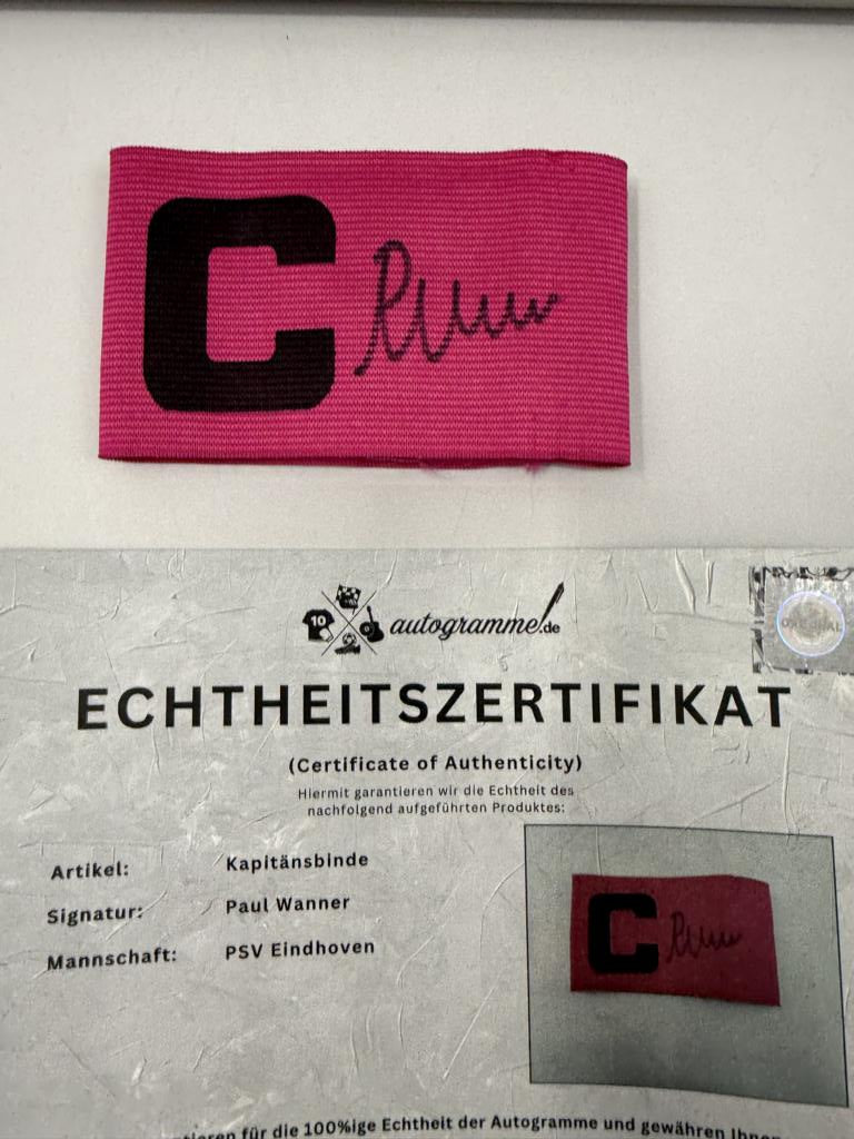 Kapitänsbinde Paul Wanner signiert im Rahmen PSV Eindhoven Autogramm