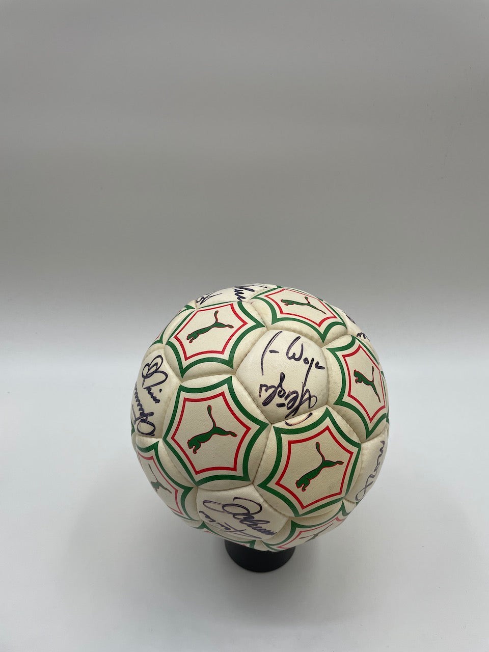 FC Bayern Fußball Teamsigniert 1988/1989 Unterschrift Autogramm Puma Ball