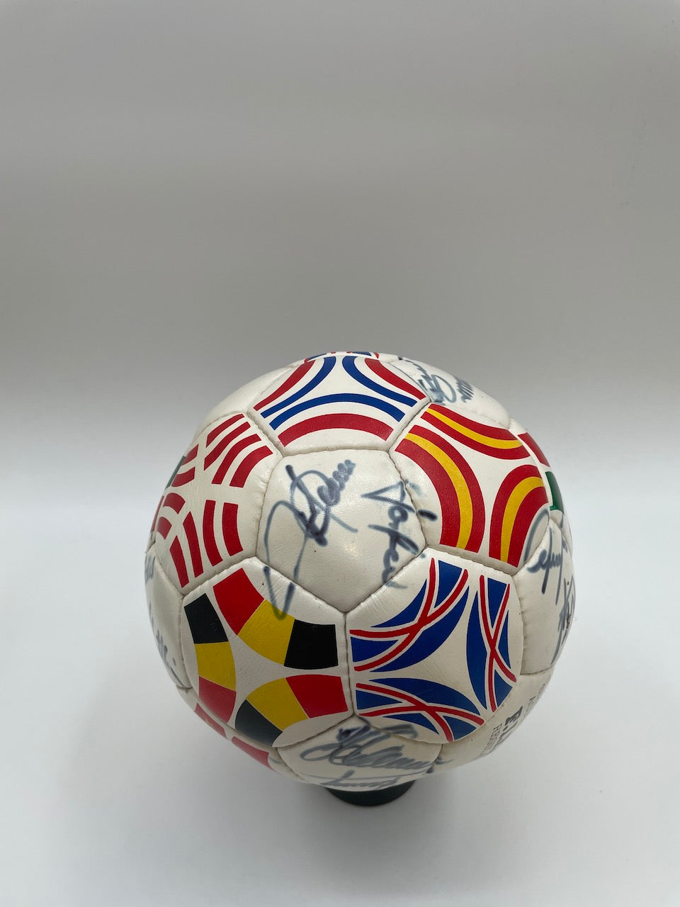 FC Bayern Fußball Teamsigniert 1987/1988 Unterschrift Autogramm Eurocup Ball