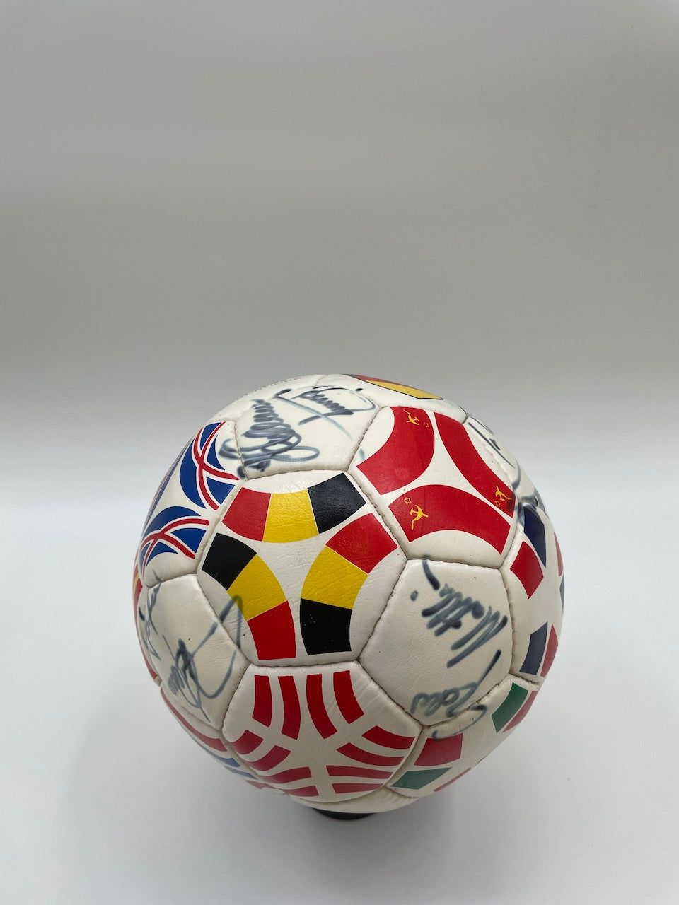 FC Bayern Fußball Teamsigniert 1987/1988 Unterschrift Autogramm Eurocup Ball