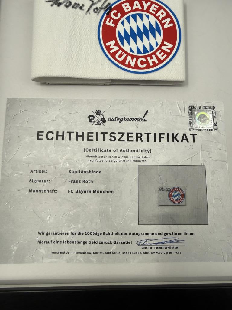 Kapitänsbinde Franz Roth signiert im Rahmen Bayern München Autogramm COA