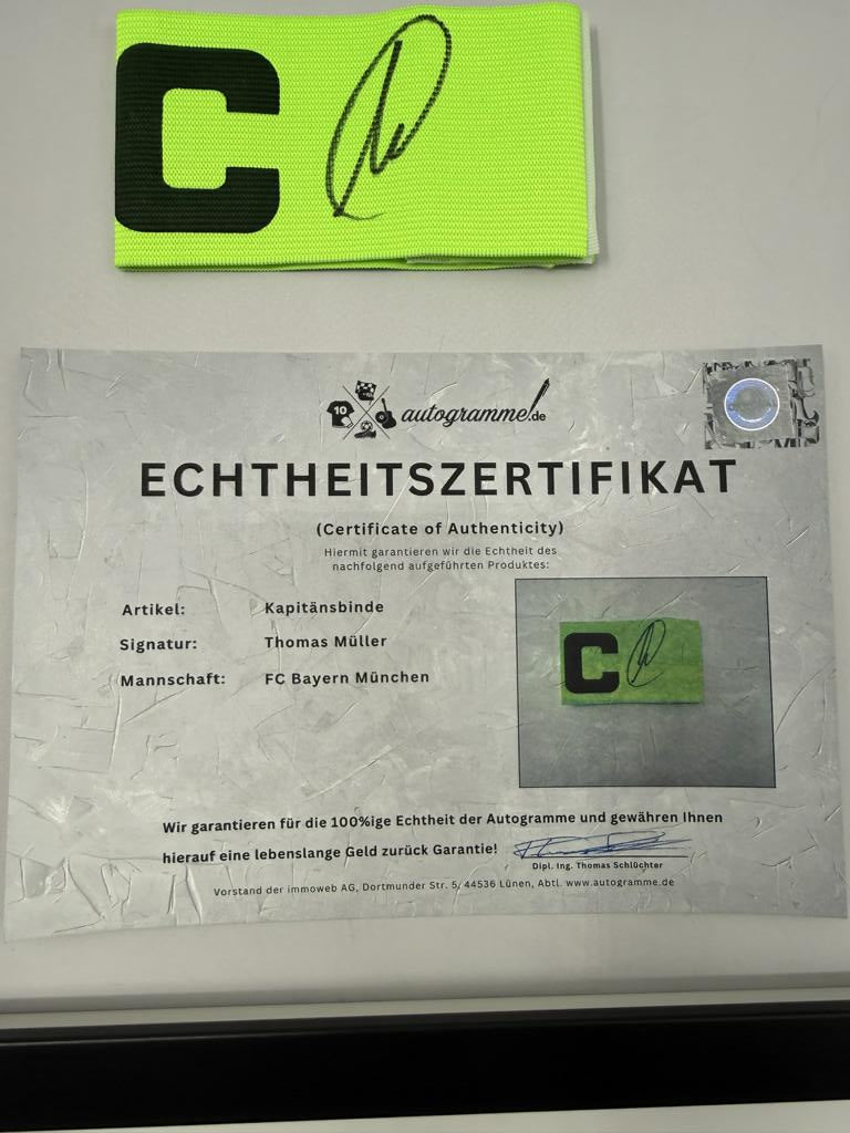 Kapitänsbinde Thomas Müller signiert im Rahmen Bayern München Autogramm COA