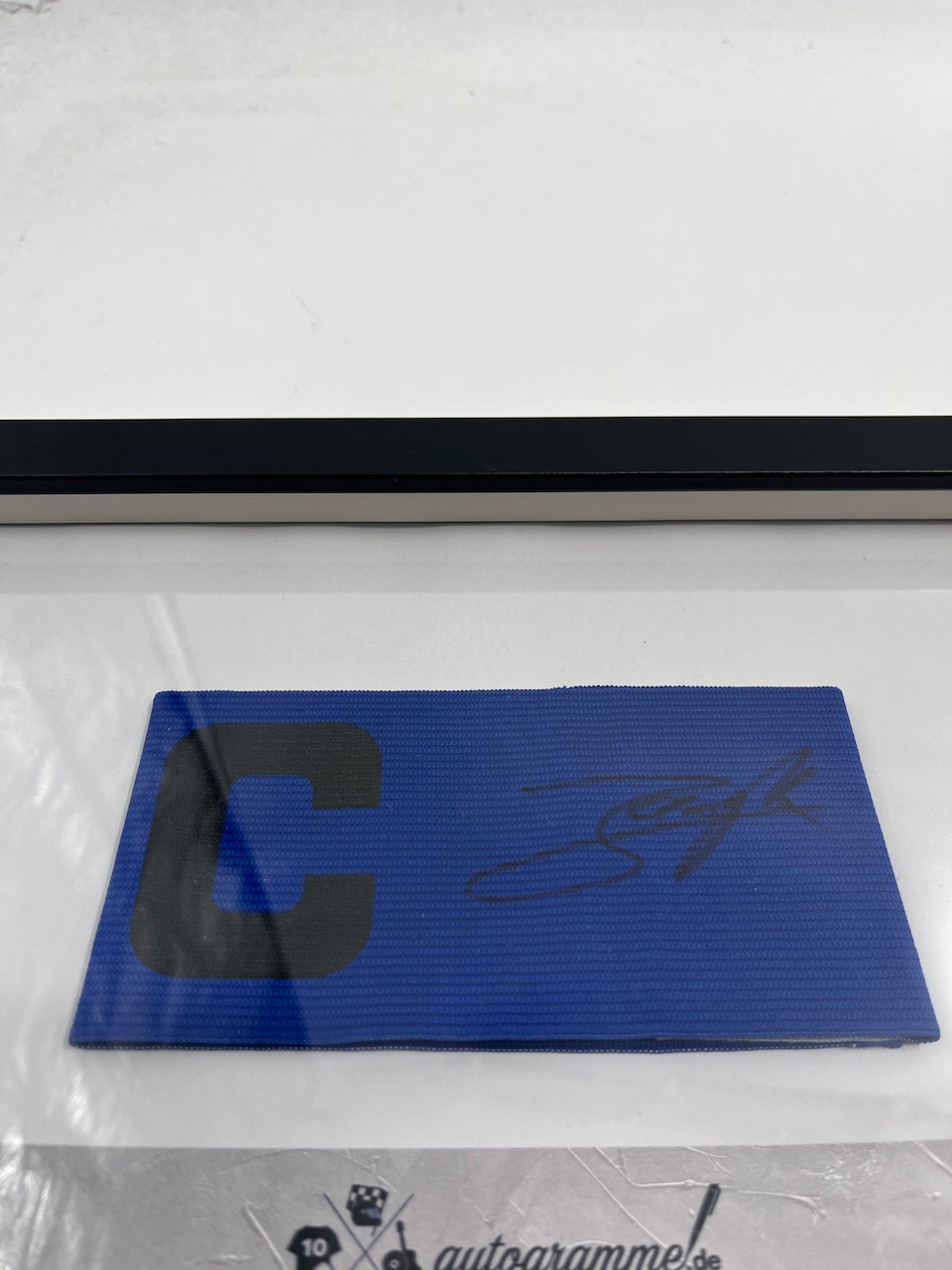 Kapitänsbinde Josip Stanisic signiert im Rahmen Bayern München Autogramm COA