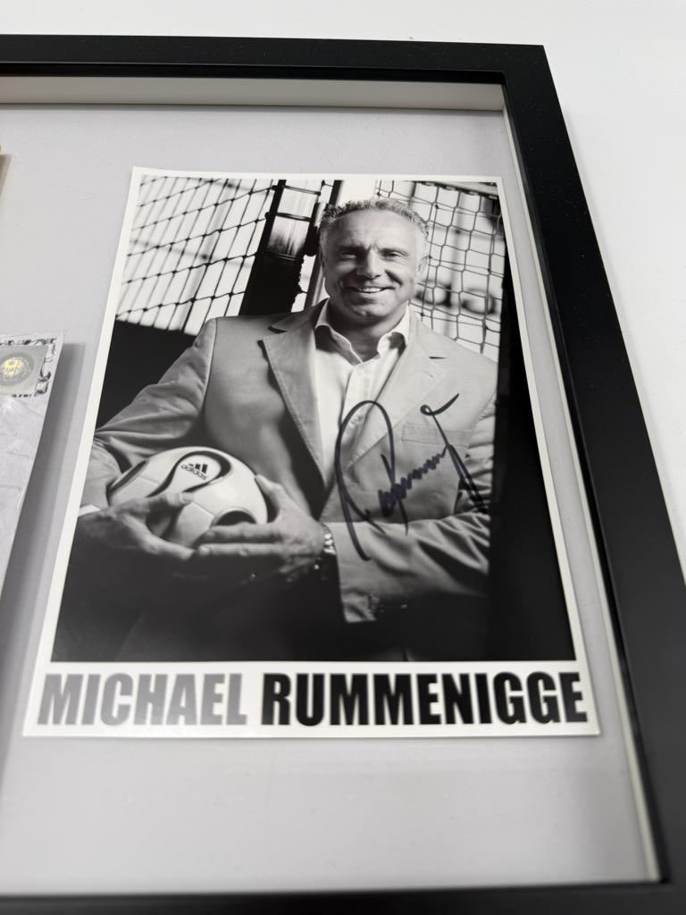 Kapitänsbinde Michael Rummenigge signiert im Rahmen Bayern München Autogramm