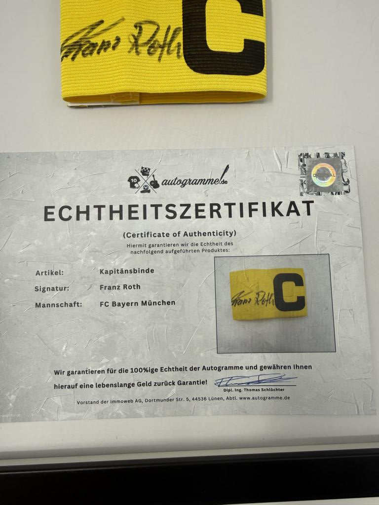 Kapitänsbinde Franz Roth signiert im Rahmen Bayern München Autogramm COA