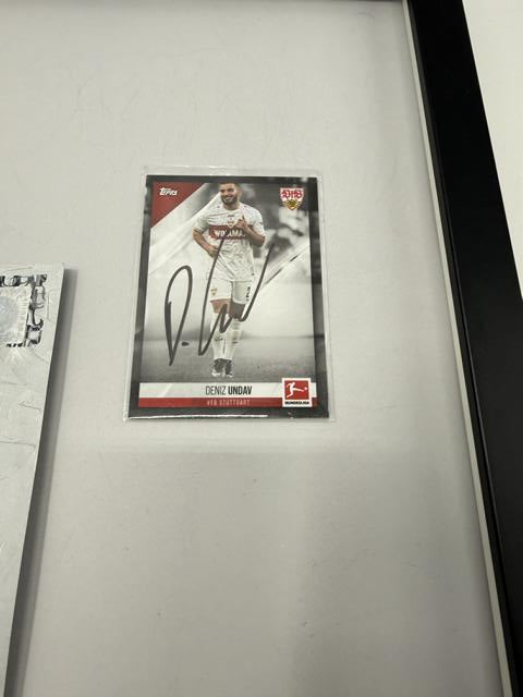 Kapitänsbinde Deniz Undav signiert im Rahmen VFB Stuttgart Fußball Autogramm