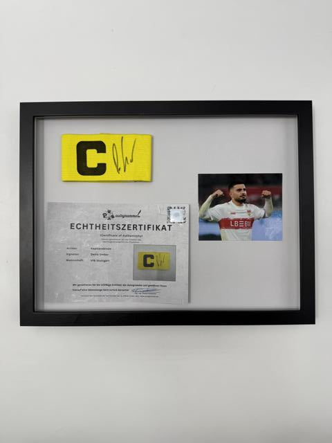 Kapitänsbinde Deniz Undav signiert im Rahmen VFB Stuttgart Fußball Autogramm