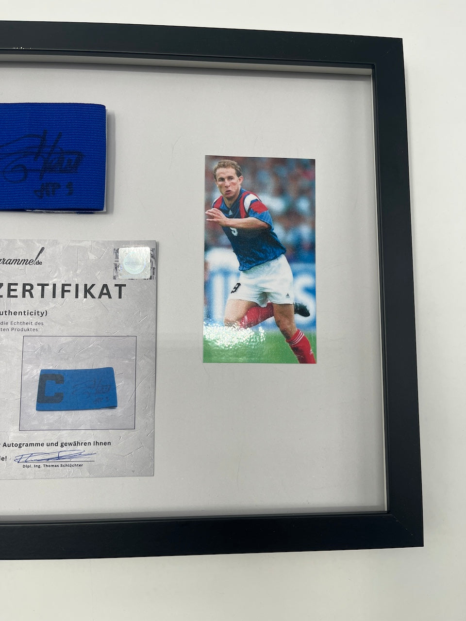 Kapitänsbinde Jean-Pierre Papin signiert im Rahmen Frankreich Autogramm COA