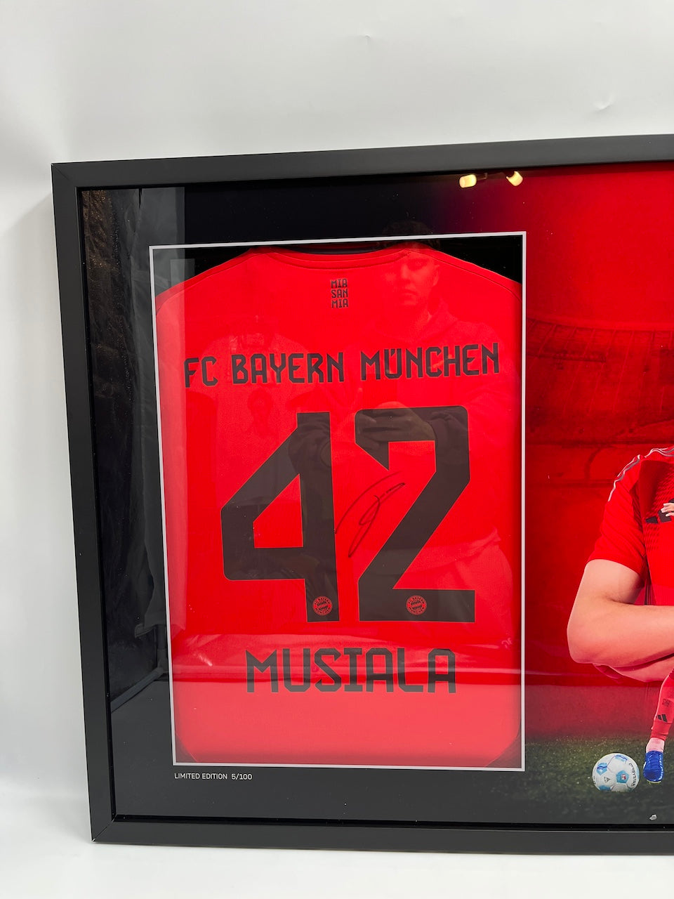 Bayern München Trikot Jamal Musiala signiert im Rahmen COA Adidas
