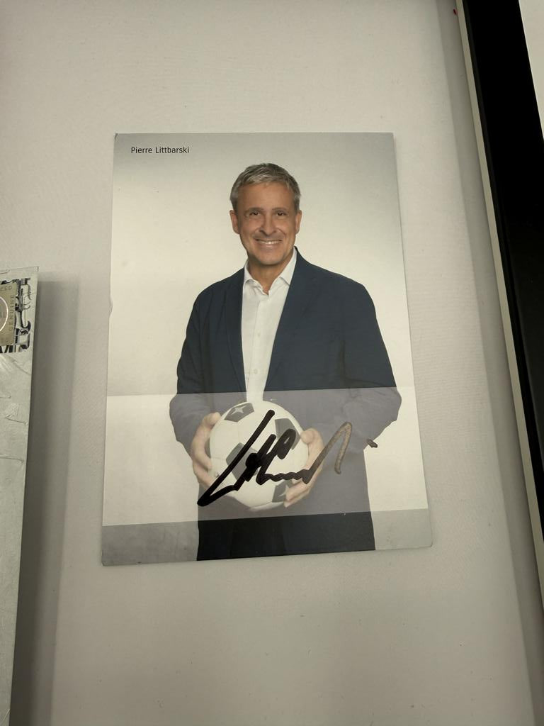 Kapitänsbinde Pierre Littbarski signiert im Rahmen 1. FC Köln Autogramm COA
