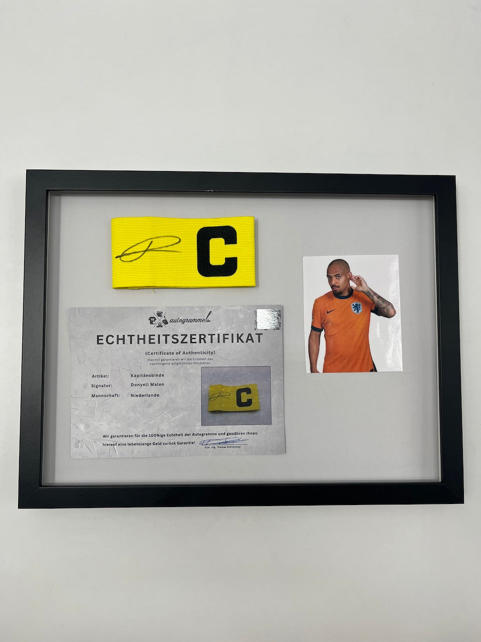 Kapitänsbinde Donyell Malen signiert im Rahmen Niederlande Autogramm COA