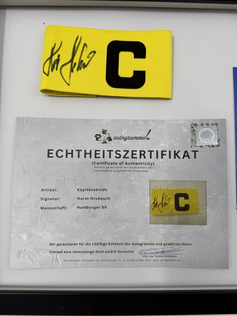 Kapitänsbinde Horst Hrubesch signiert im Rahmen Hamburger SV Autogramm COA