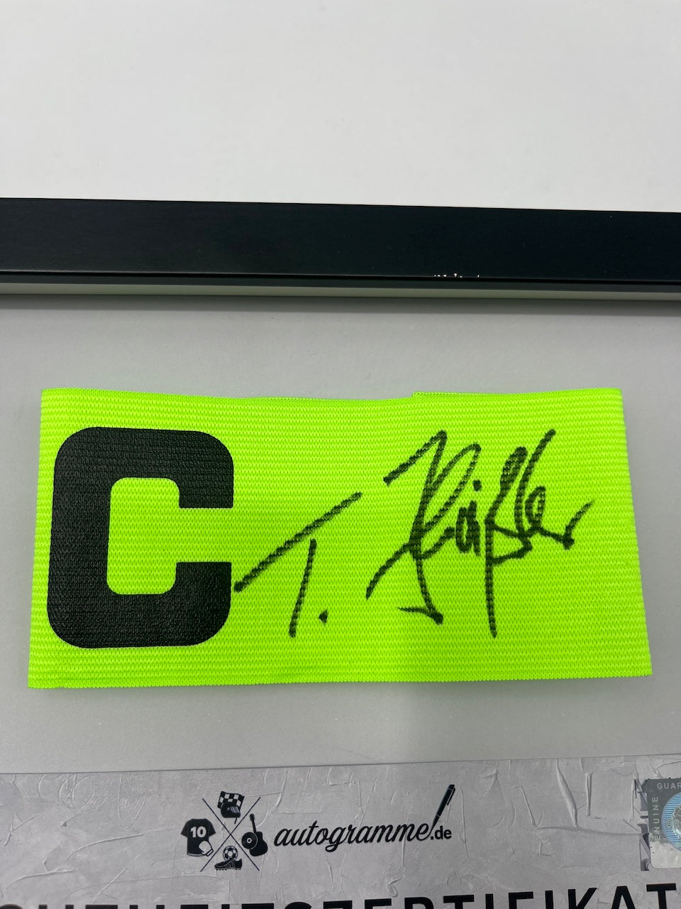 Kapitänsbinde Thomas Häßler signiert im Rahmen DFB Fußball Autogramm neu