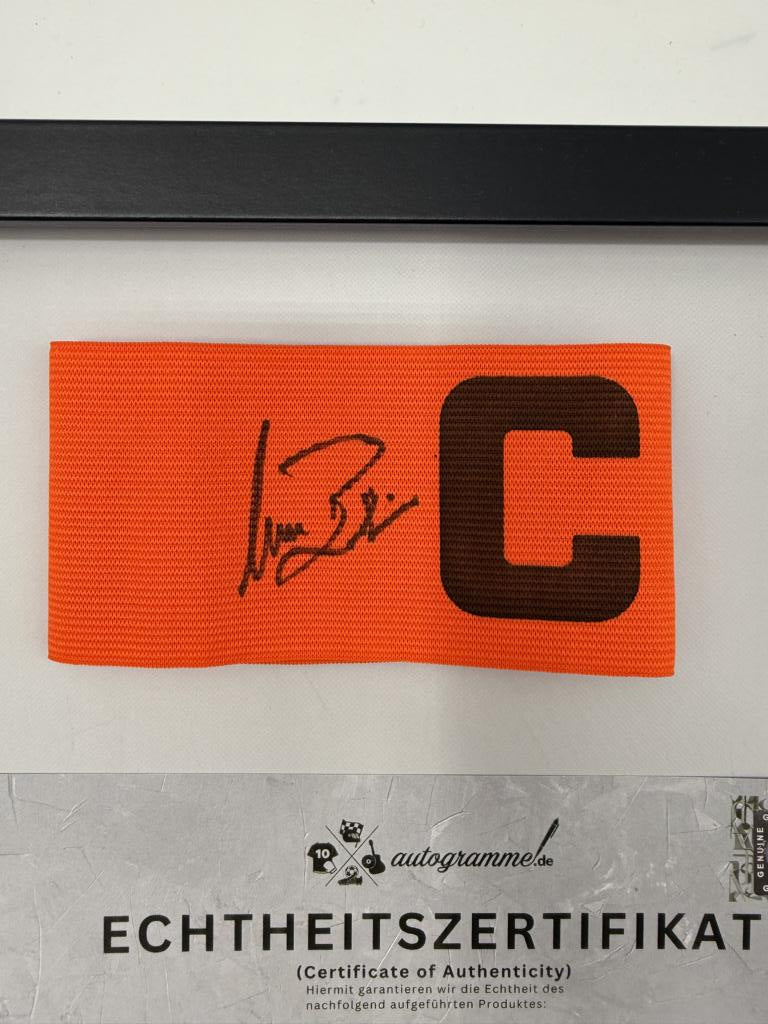 Kapitänsbinde Uwe Bein signiert im Rahmen Eintracht Frankfurt Autogramm COA