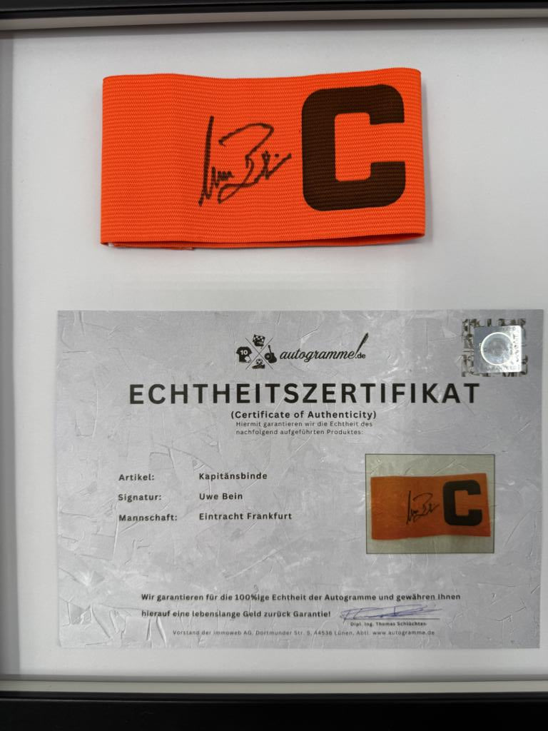 Kapitänsbinde Uwe Bein signiert im Rahmen Eintracht Frankfurt Autogramm COA