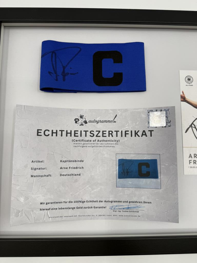 Kapitänsbinde Arne Friedrich signiert im Rahmen Deutschland COA