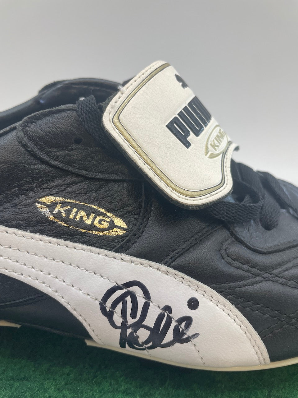 Football shoe Pele signed lighting Brazil world champion Puma Selecao Coa