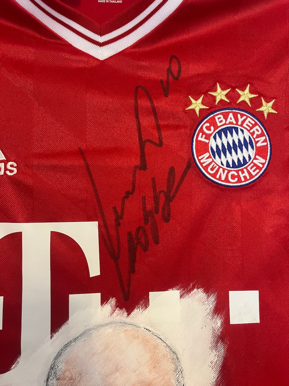 Bayern Munich jersey portrait of Arjen Robben, hand-painted and signed, 164