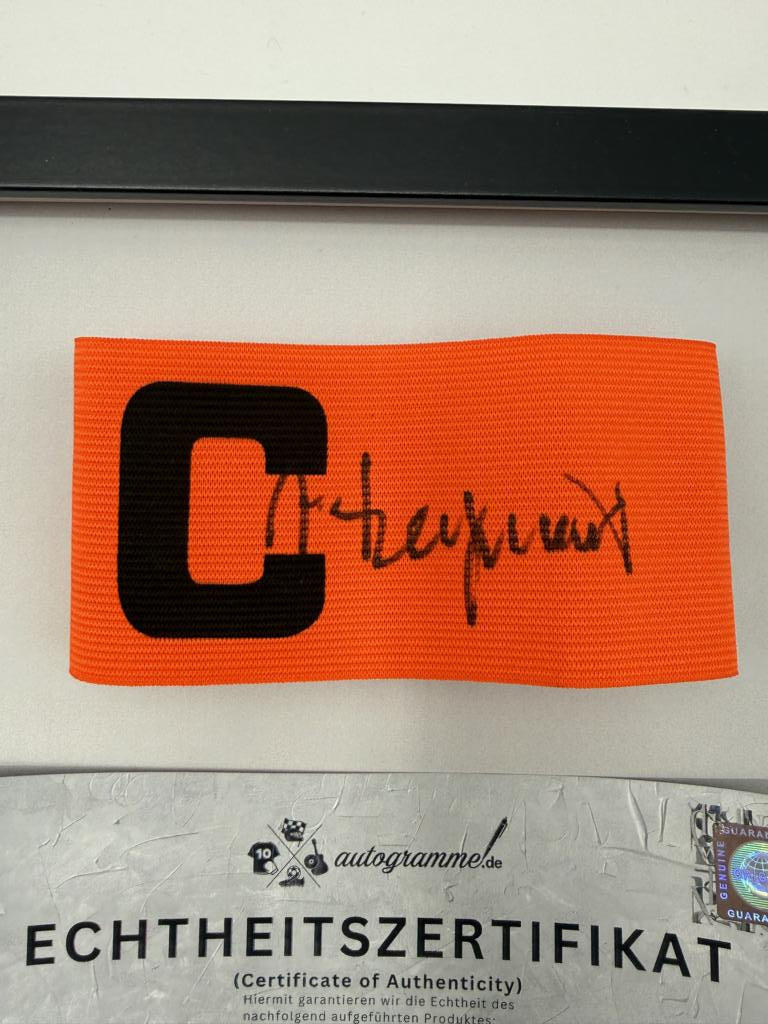 Kapitänsbinde Jupp Heynckes signiert im Rahmen Borussia Mönchengladbach Autogramm