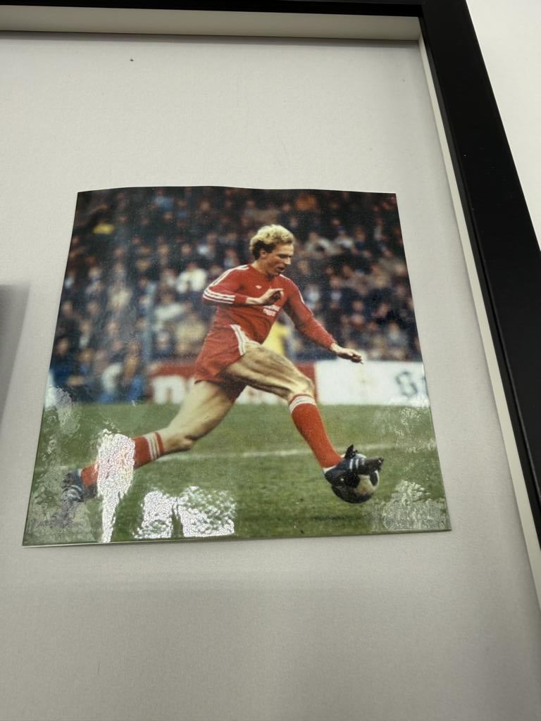 Kapitänsbinde Karl-Heinz Rummenigge signiert im Rahmen Bayern München Autogramm