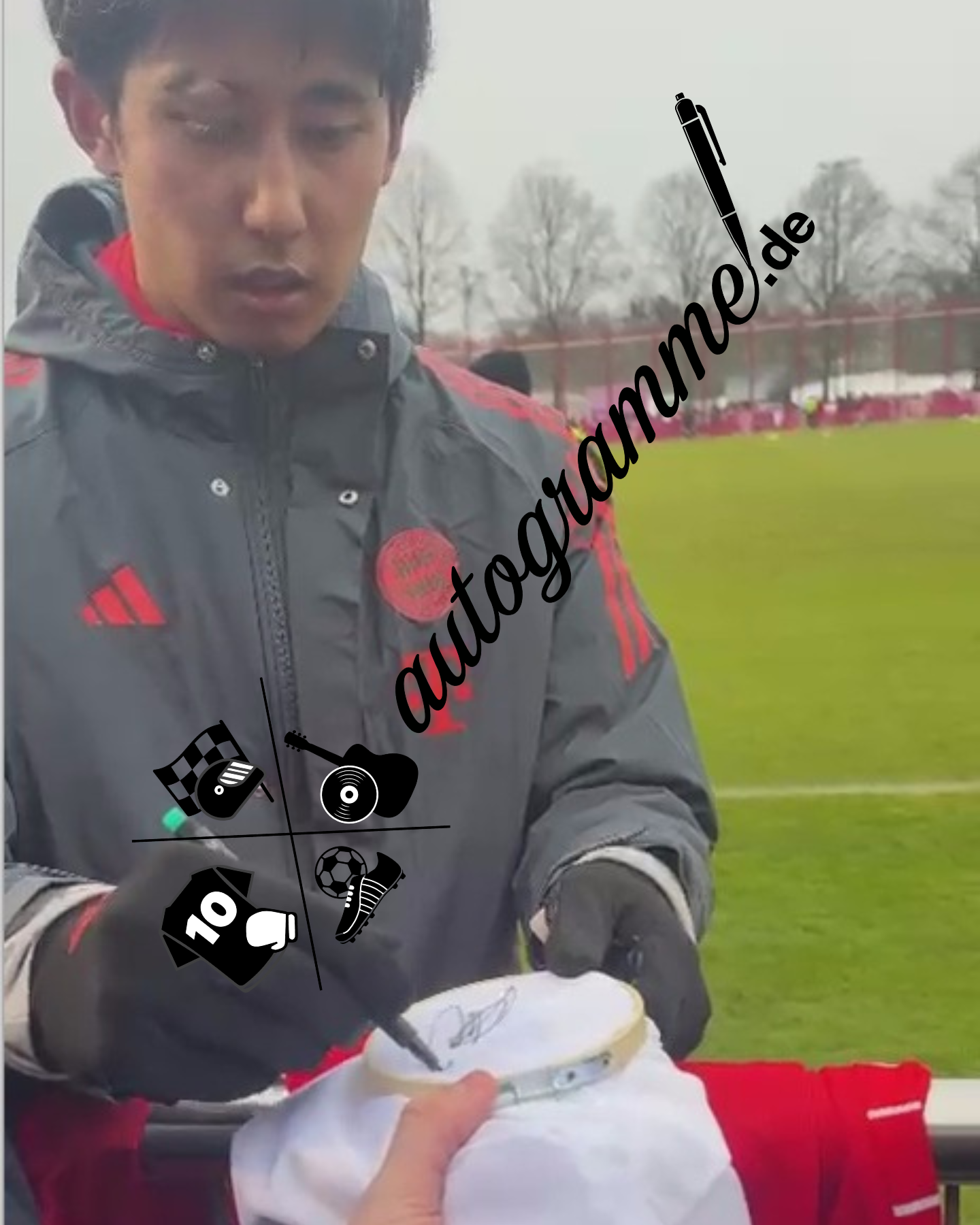 Bayern München Trikot Hiroki Ito signiert im Rahmen COA Adidas 152