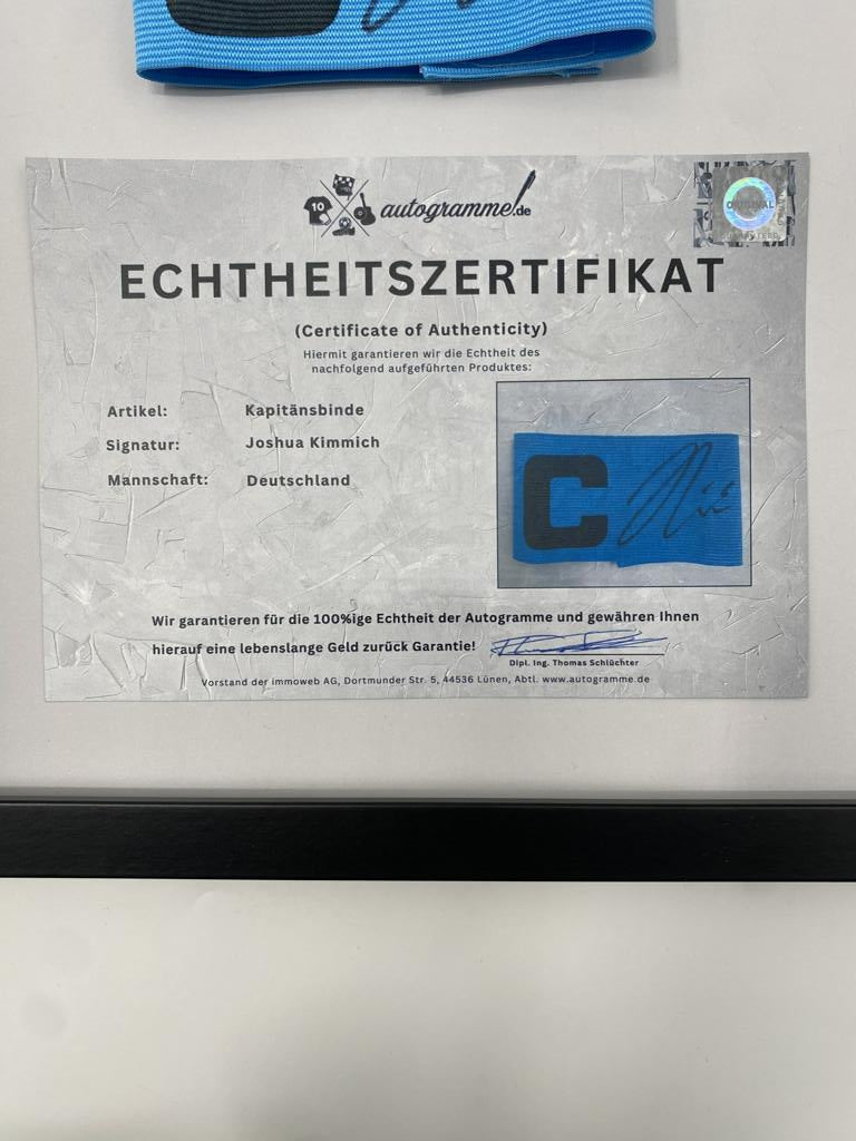 Kapitänsbinde Joshua Kimmich signiert im Rahmen Deutschland Autogramm