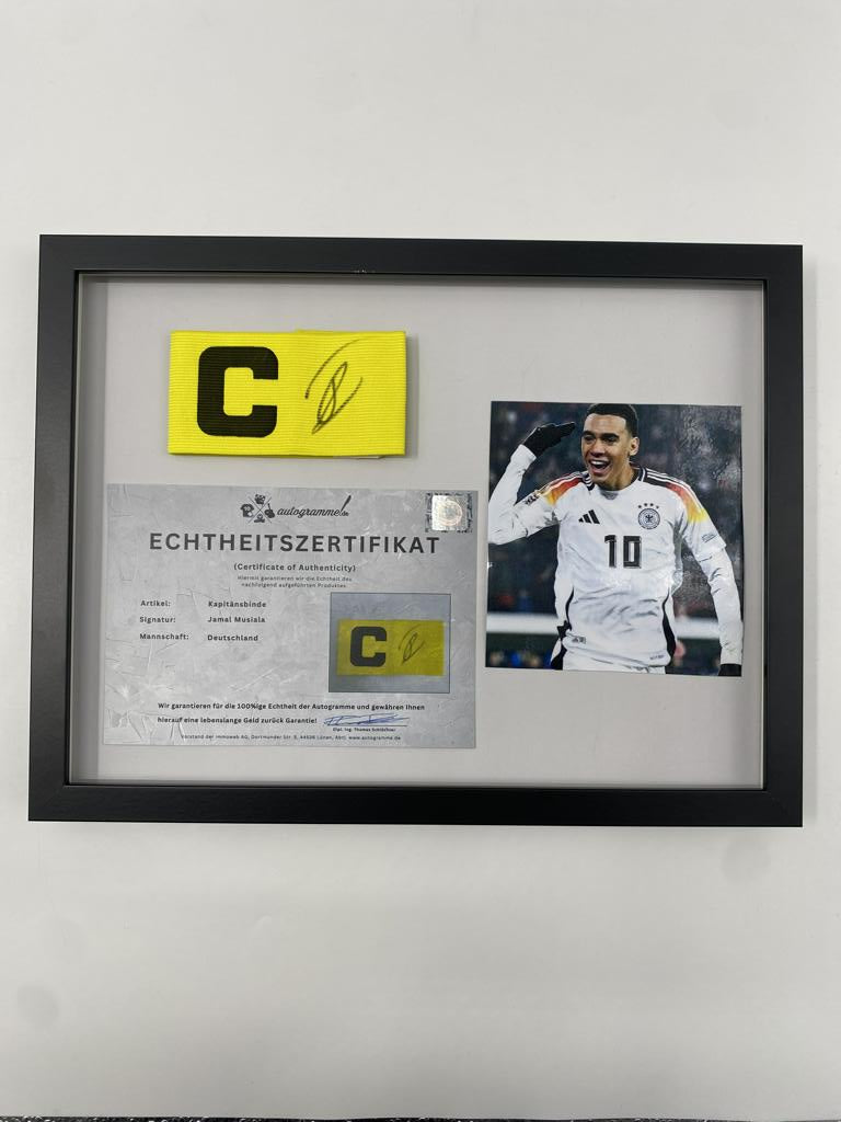 Kapitänsbinde Jamal Musiala signiert im Rahmen DFB Fußball COA Autogramm