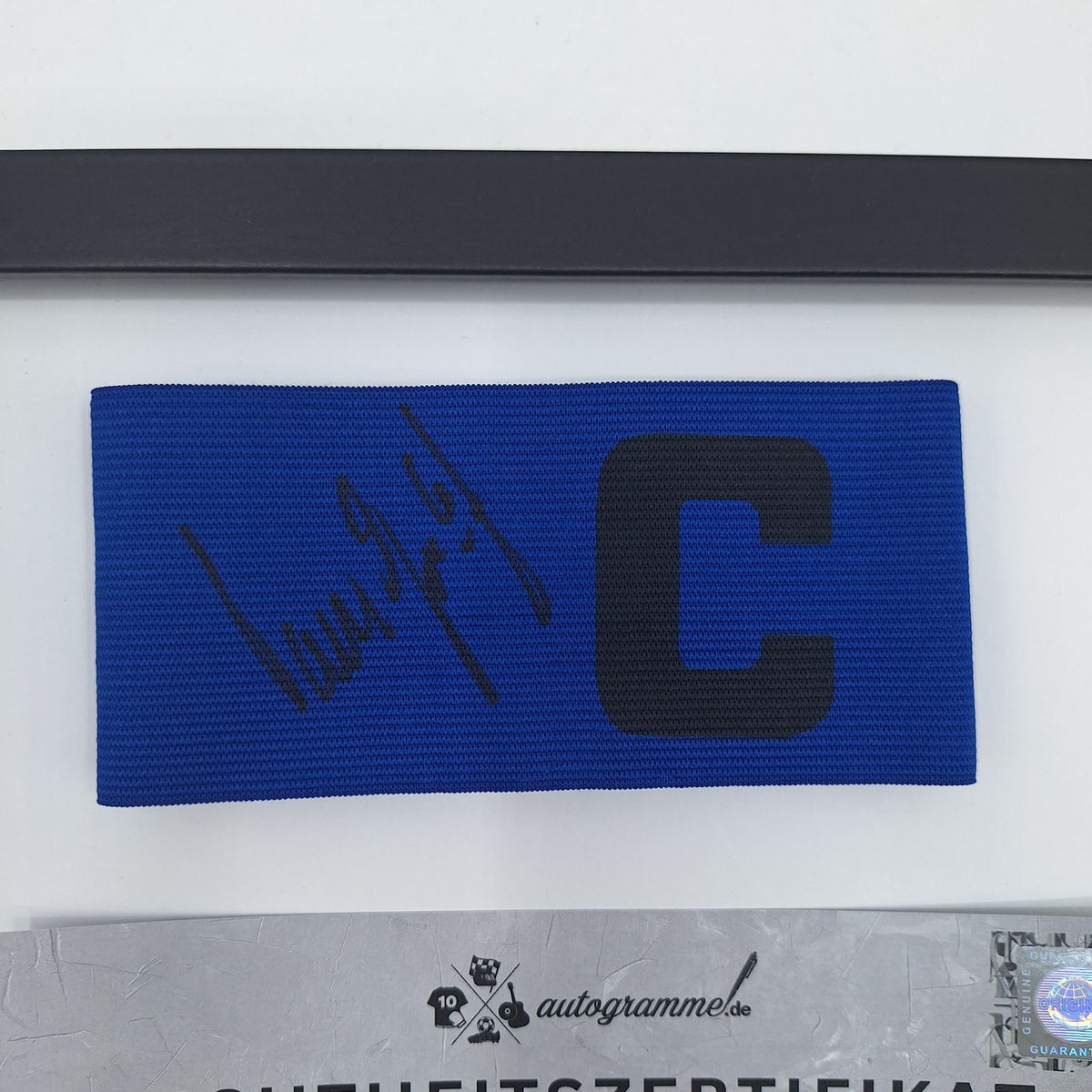 Kapitänsbinde Willi Landgraf signiert im Rahmen Schalke 04 COA blau