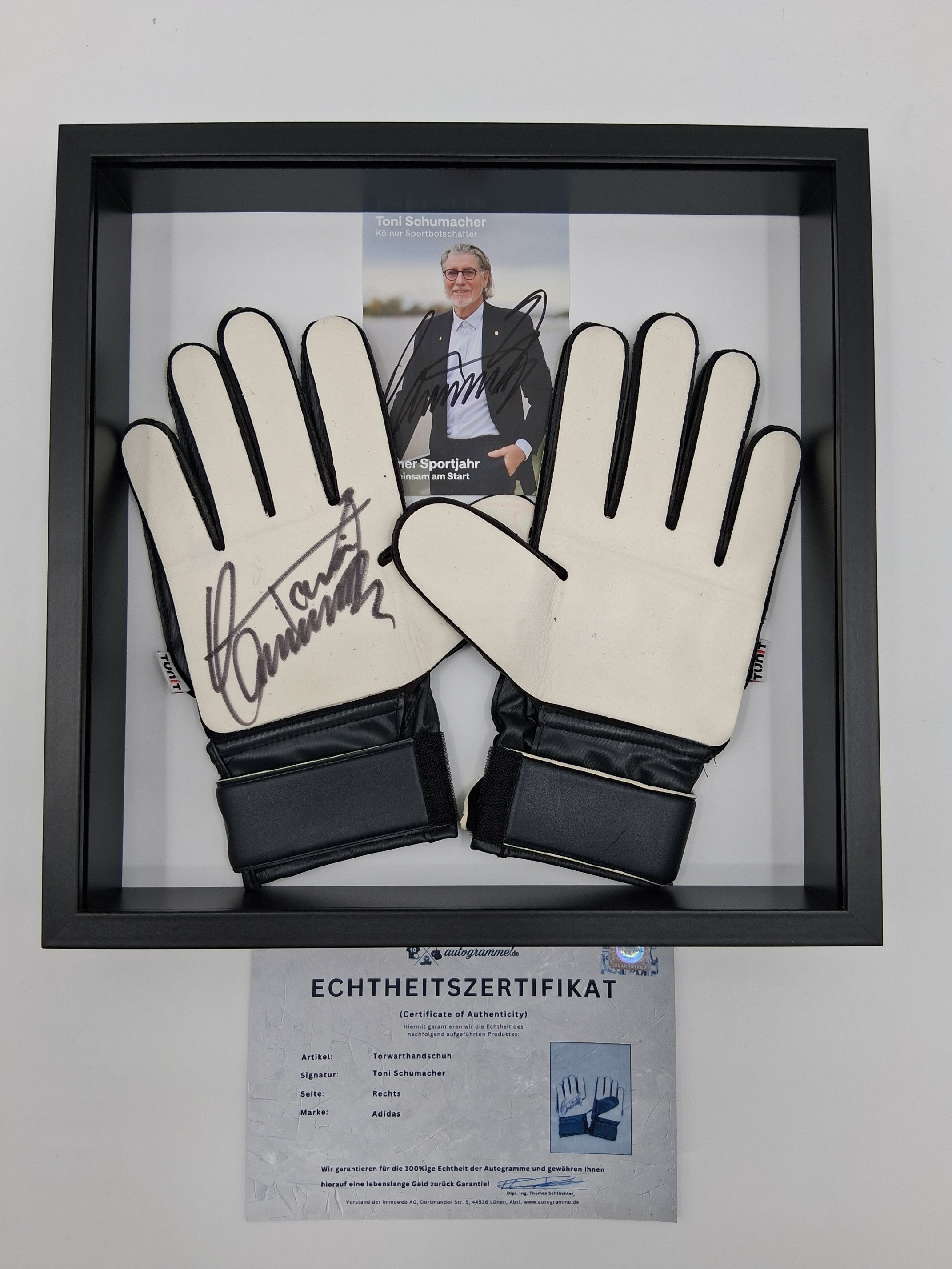schumacher handschuhe Torwarthandschuh Toni Schumacher signiert im Rahmen Autogramm Fußball –  Autogramme.de
