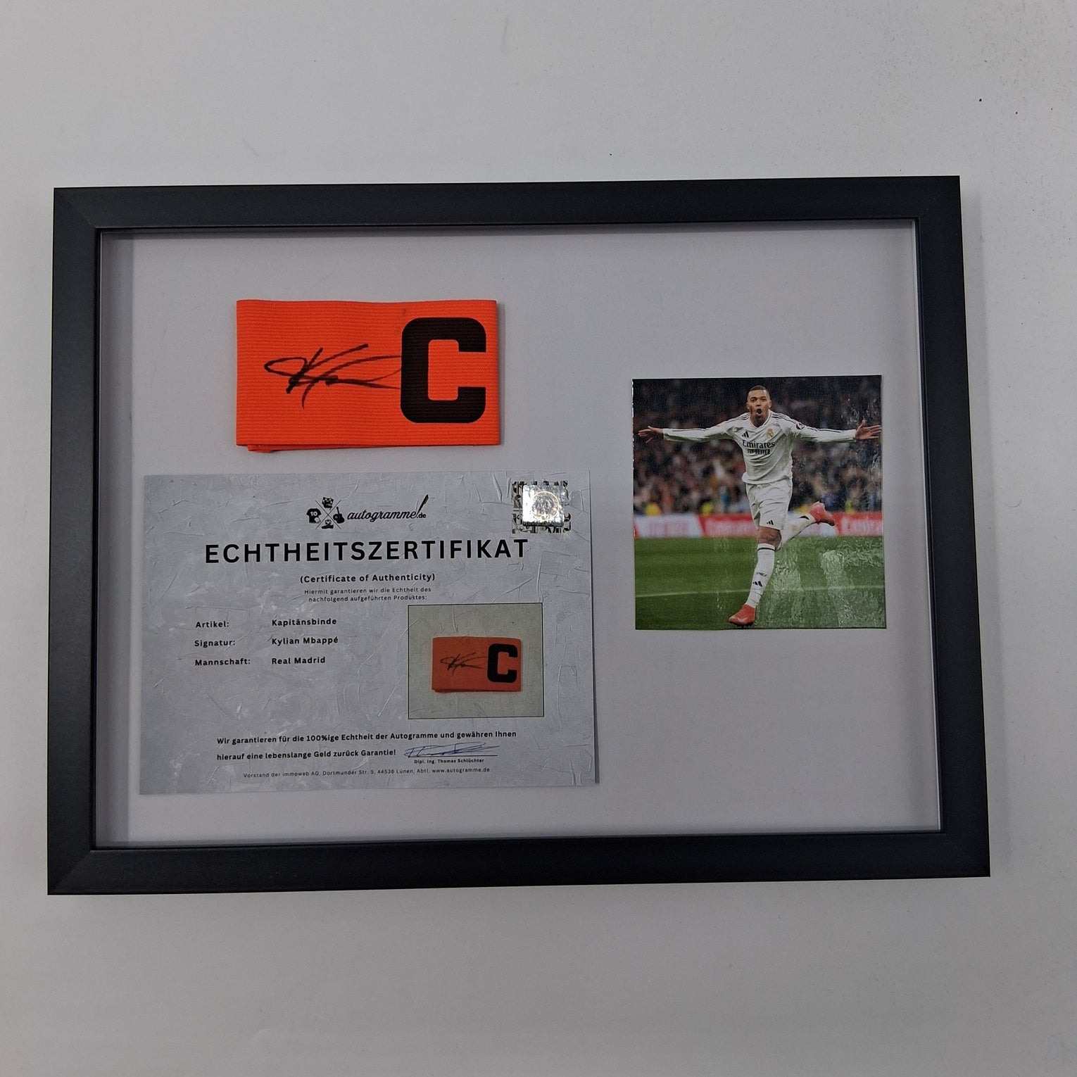 Kapitänsbinde Kylian Mbappe signiert im Rahmen Real Madrid COA Autogramm
