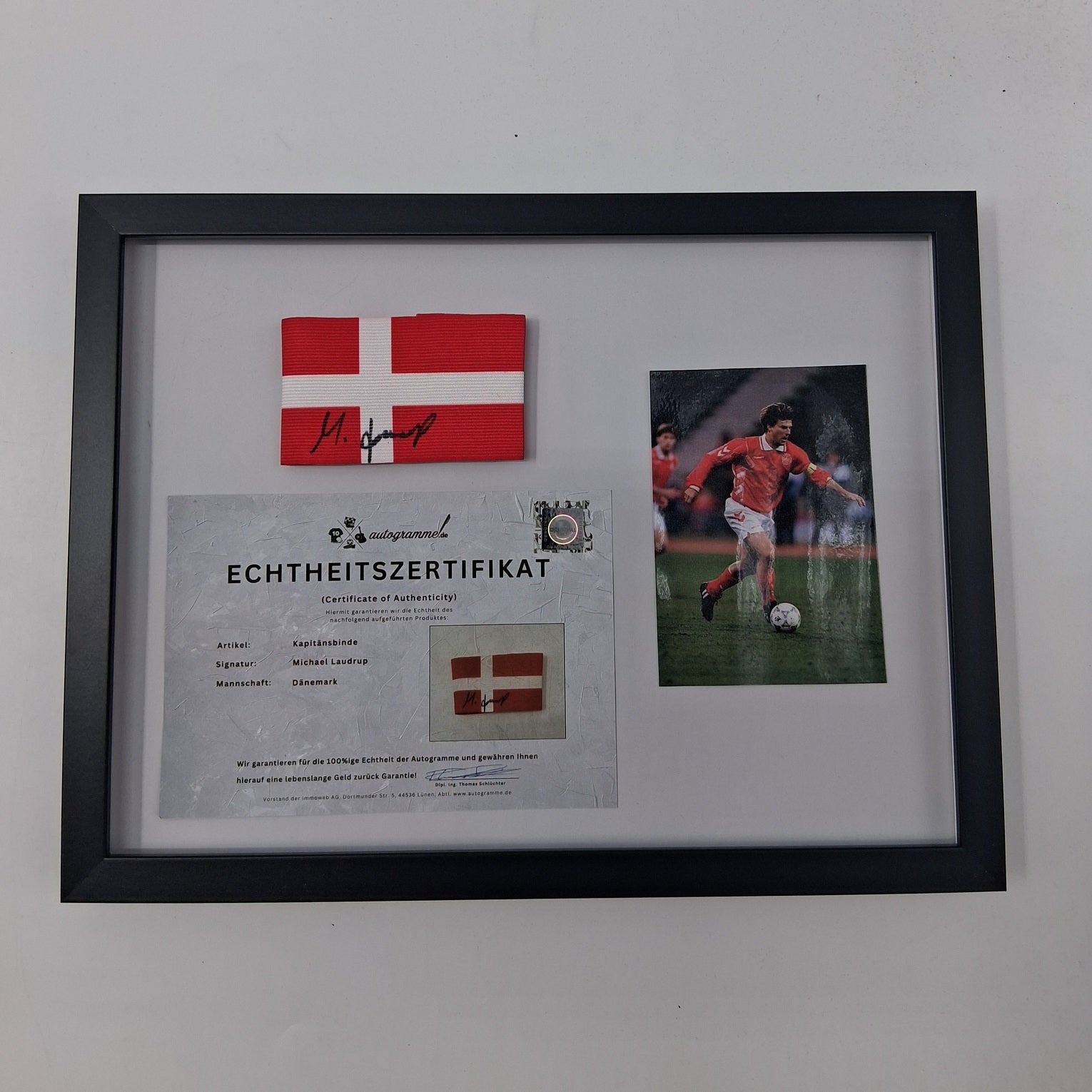 Kapitänsbinde Michael Laudrup signiert im Rahmen Dänemark Autogramm