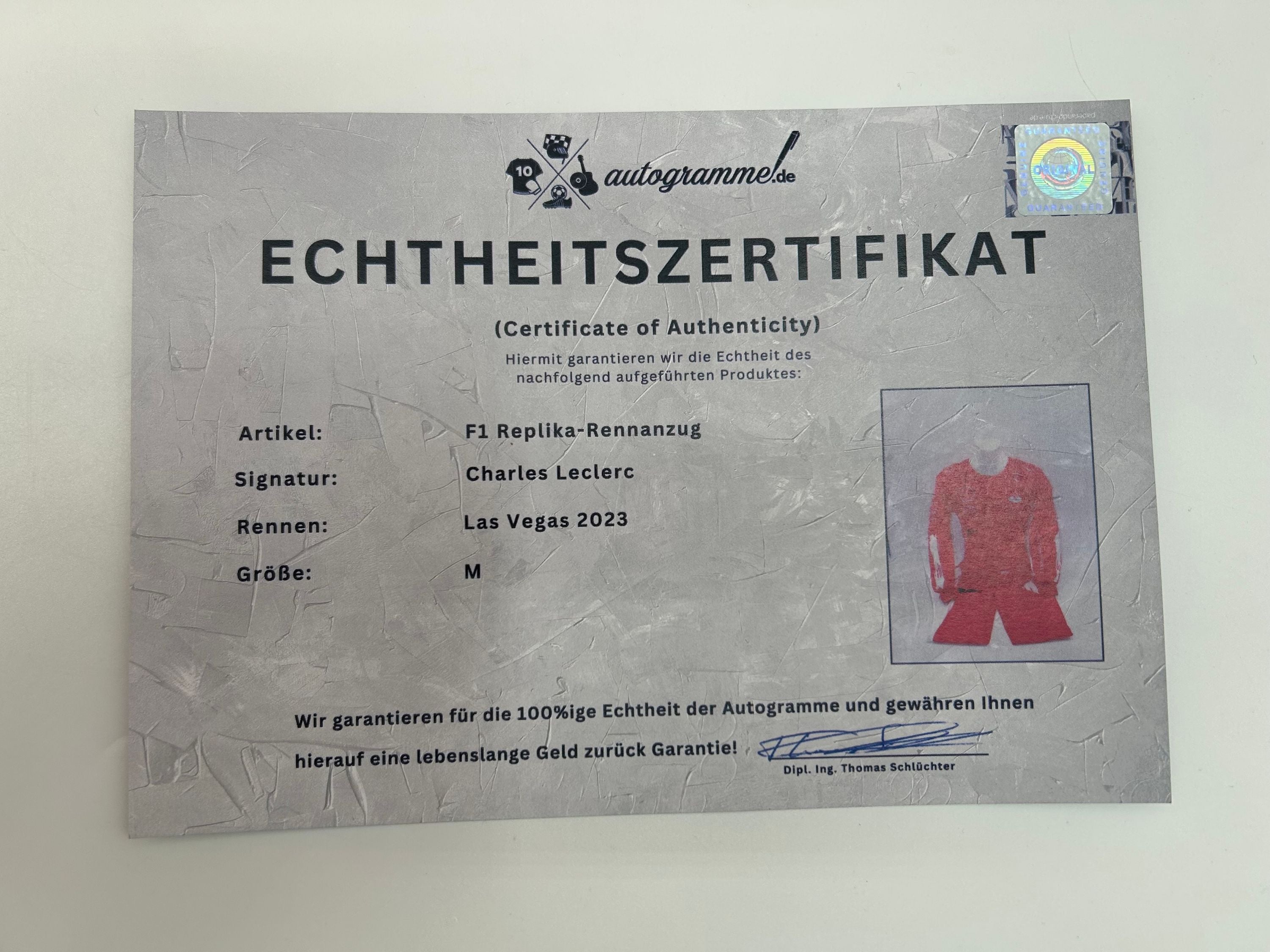Charles Leclerc Formel 1 Replika-Rennanzug Ferrari signiert Las Vegas 2023 M
Max Verstappen Repro Formel 1 Rennanzug mit Unterschrift Autogramm M