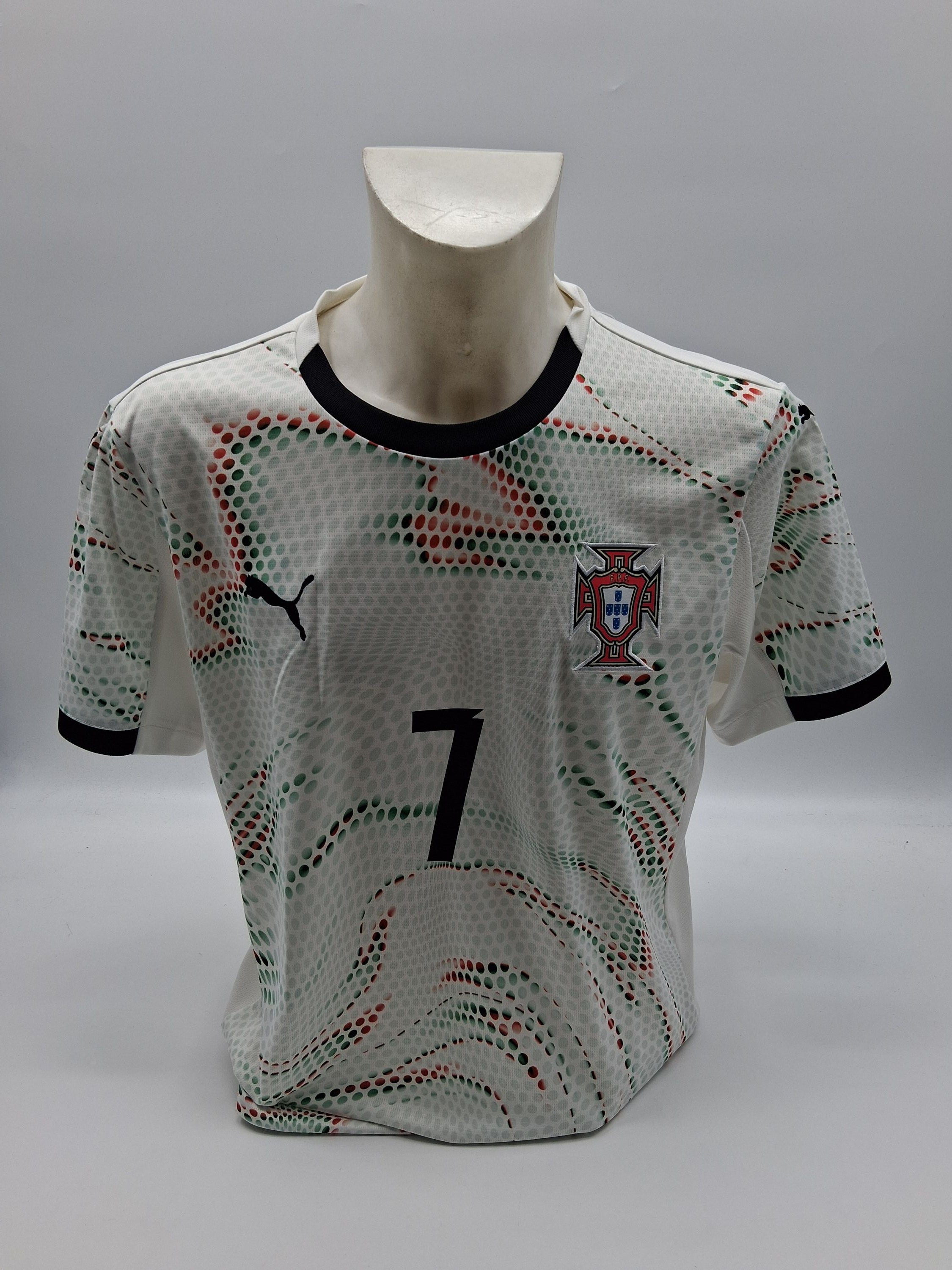 Portugal Trikot Cristiano Ronaldo signiert Autogramm COA Fußball weiß L