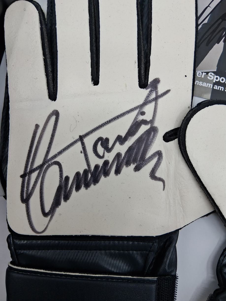Torwarthandschuh Toni Schumacher signiert im Rahmen Autogramm Fußball