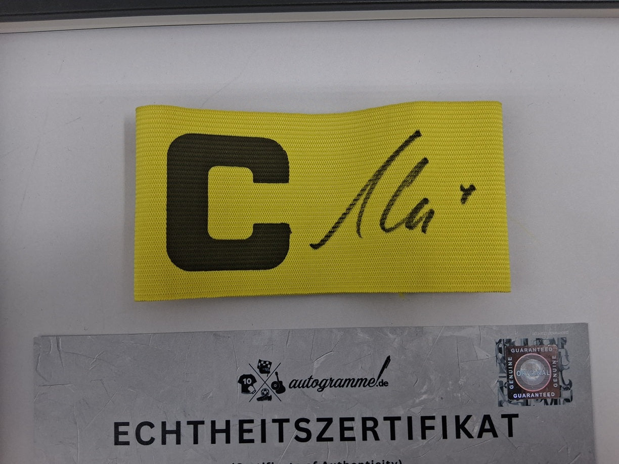 Brazalete de capitán de Marco Reus firmado en un marco con certificado de autenticidad del LA Galaxy.