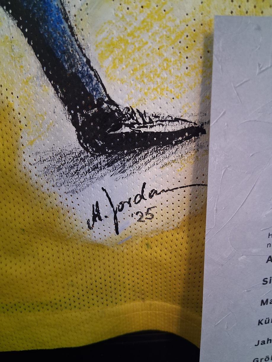 Al Nassr jersey portrait ronaldo hand painted and signed in the framework of XXL