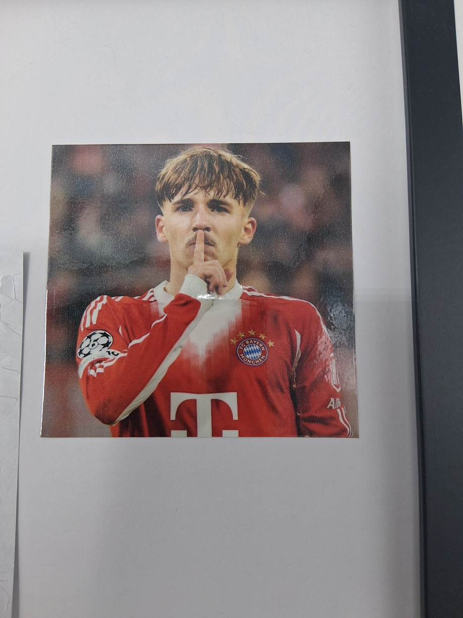 Kapitänsbinde Lennart Karl signiert im Rahmen Bayern München COA Autogramm