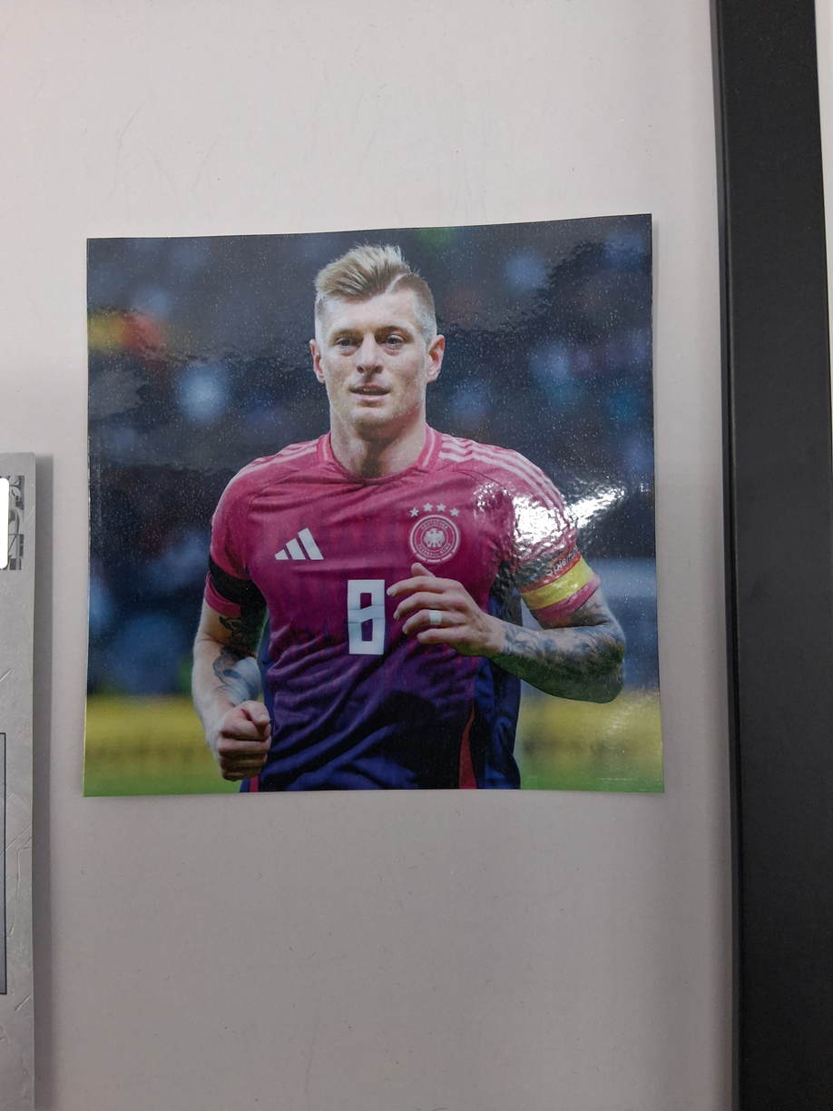 Kapitänsbinde Toni Kroos signiert im Rahmen DFB Fußball COA Autogramm
