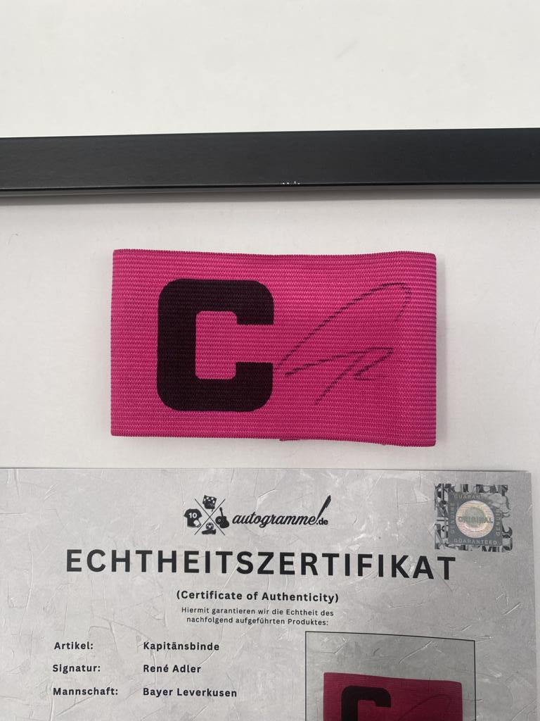 Kapitänsbinde René Adler signiert im Rahmen Bayer Leverkusen Autogramm