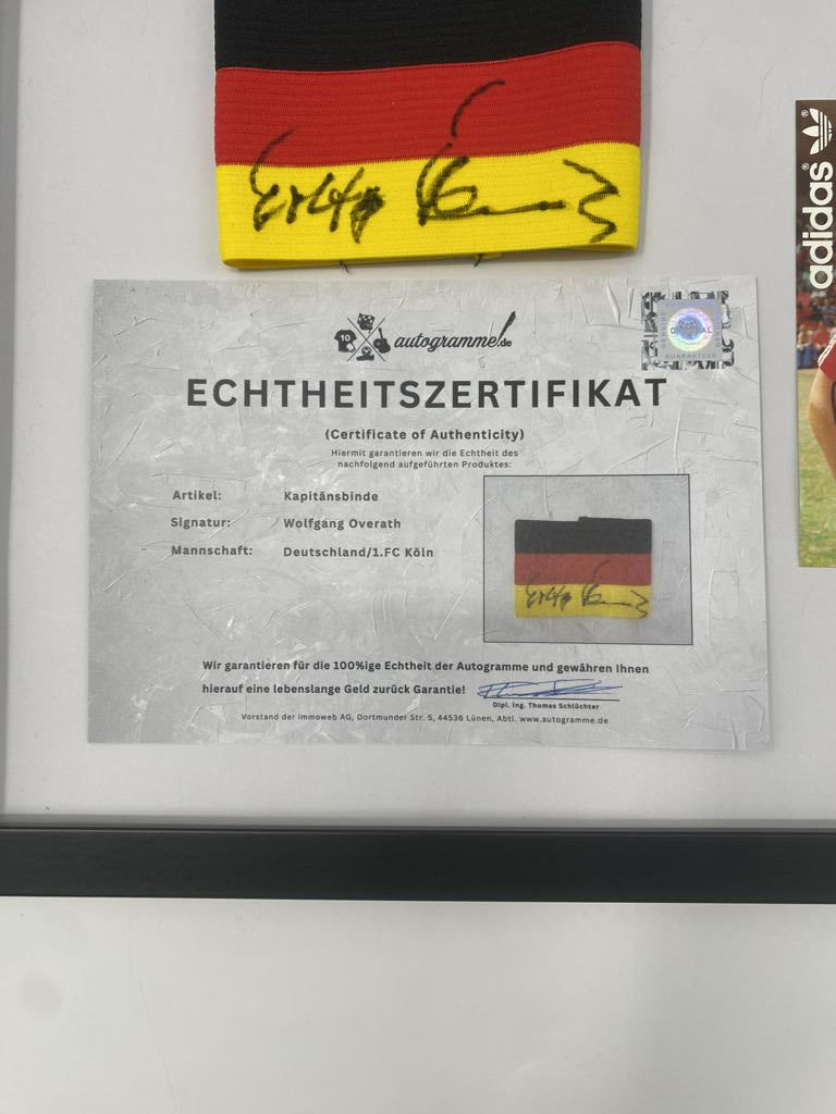 Kapitänsbinde Wolfgang Overath signiert im Rahmen Deutschland/1.FC Köln COA