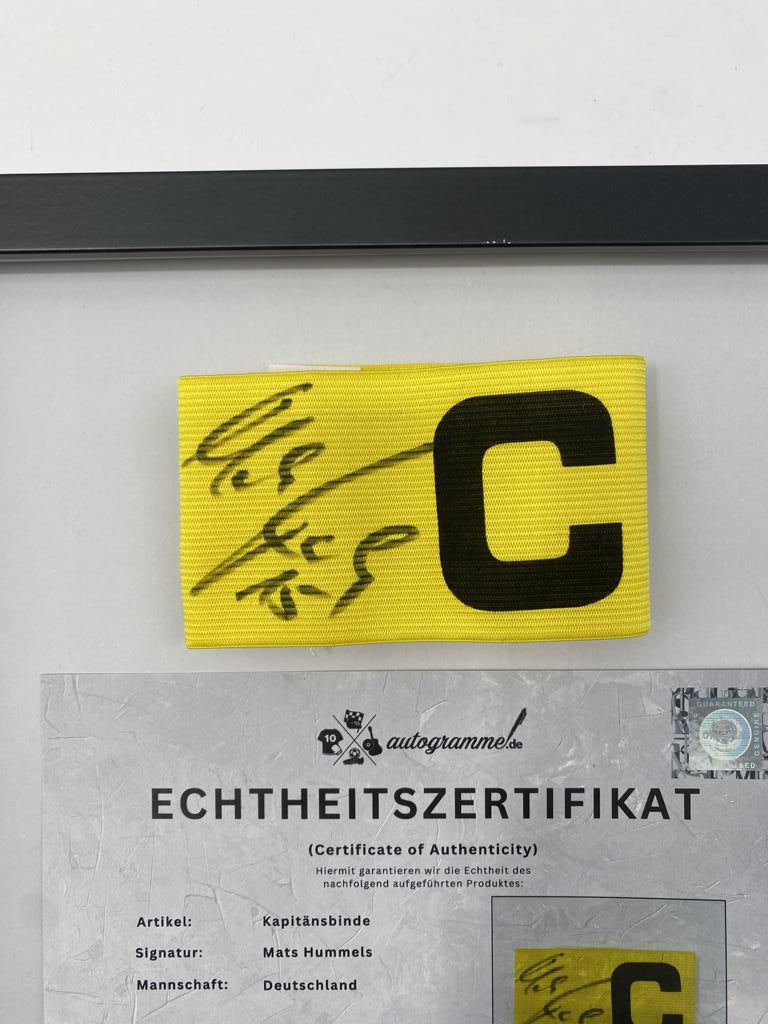 Kapitänsbinde Mats Hummels signiert im Rahmen Deutschland Autogramm COA Fußball