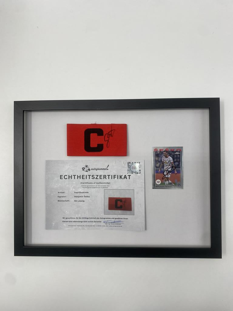 Kapitänsbinde Benjamin Šeško signiert im Rahmen RB Leipzig Autogramm Fußball COA