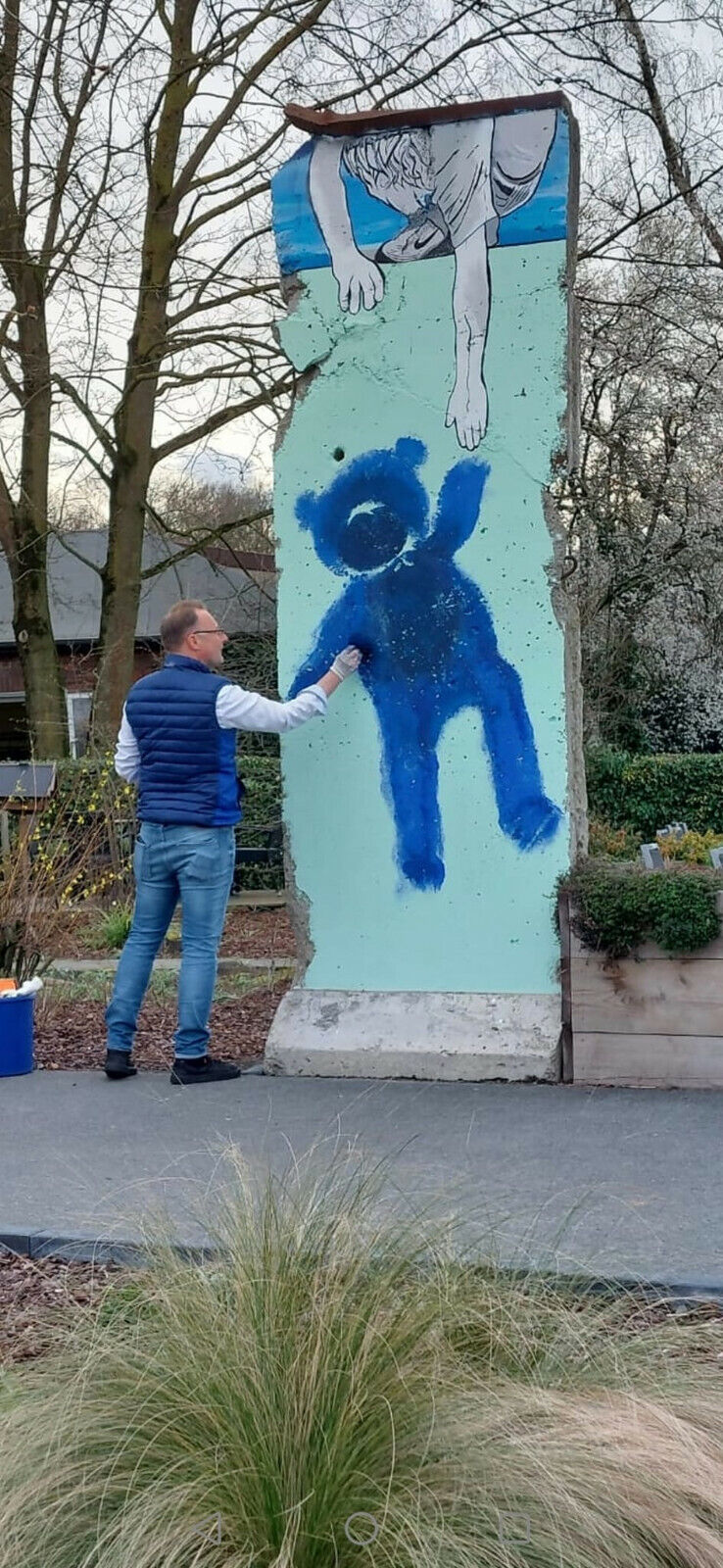 mino art bemalte Berliner Mauer - Echtes Mauerelement -segment