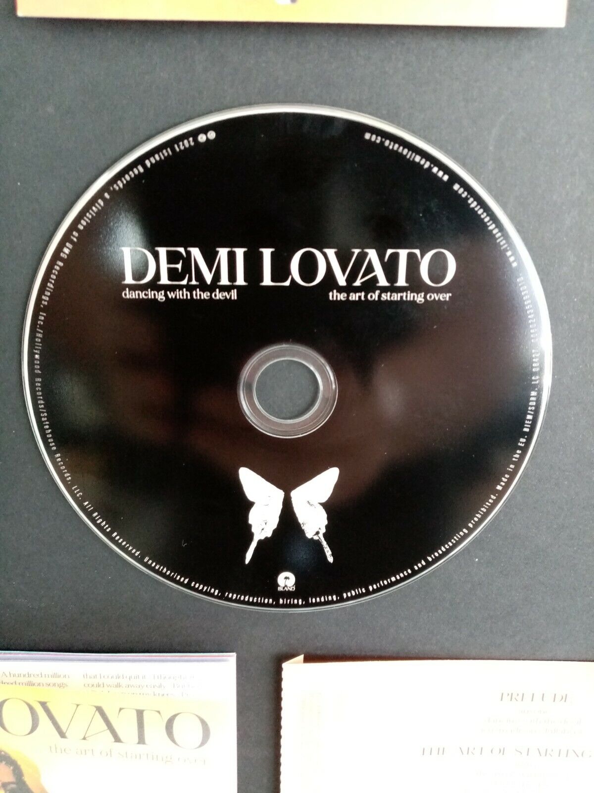 CD Cover Demi Lovato signiert mit Album im Rahmen Autogramm Unterschrift Musik