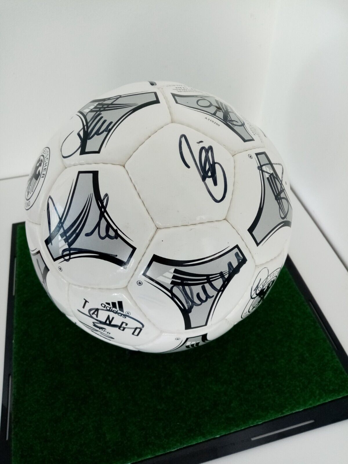 Football team signed World Cup 1998 in showcase dfb autograph adidas signature COA