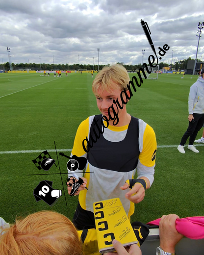 Kapitänsbinde Julian Brandt signiert im Rahmen Borussia Dortmund COA