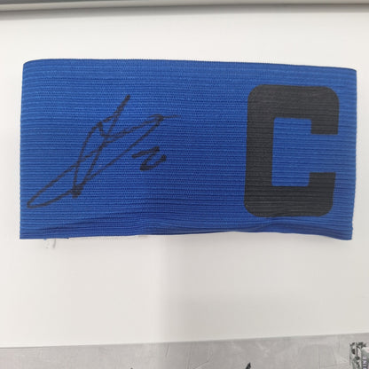 Kapitänsbinde Junior Adamu signiert im Rahmen Schalke 04 COA blau