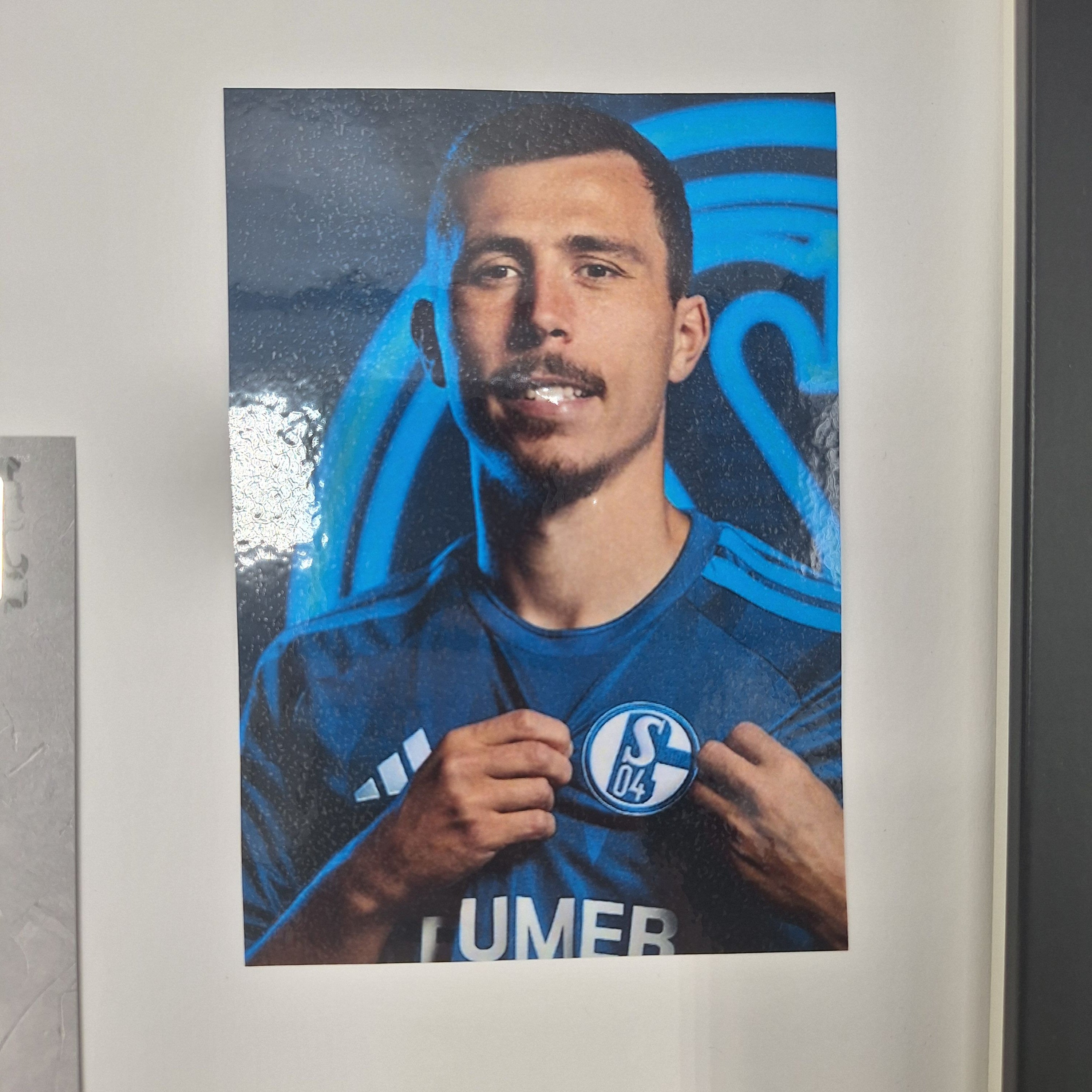 Kapitänsbinde Ron Schallenberg signiert im Rahmen Schalke 04 COA pink