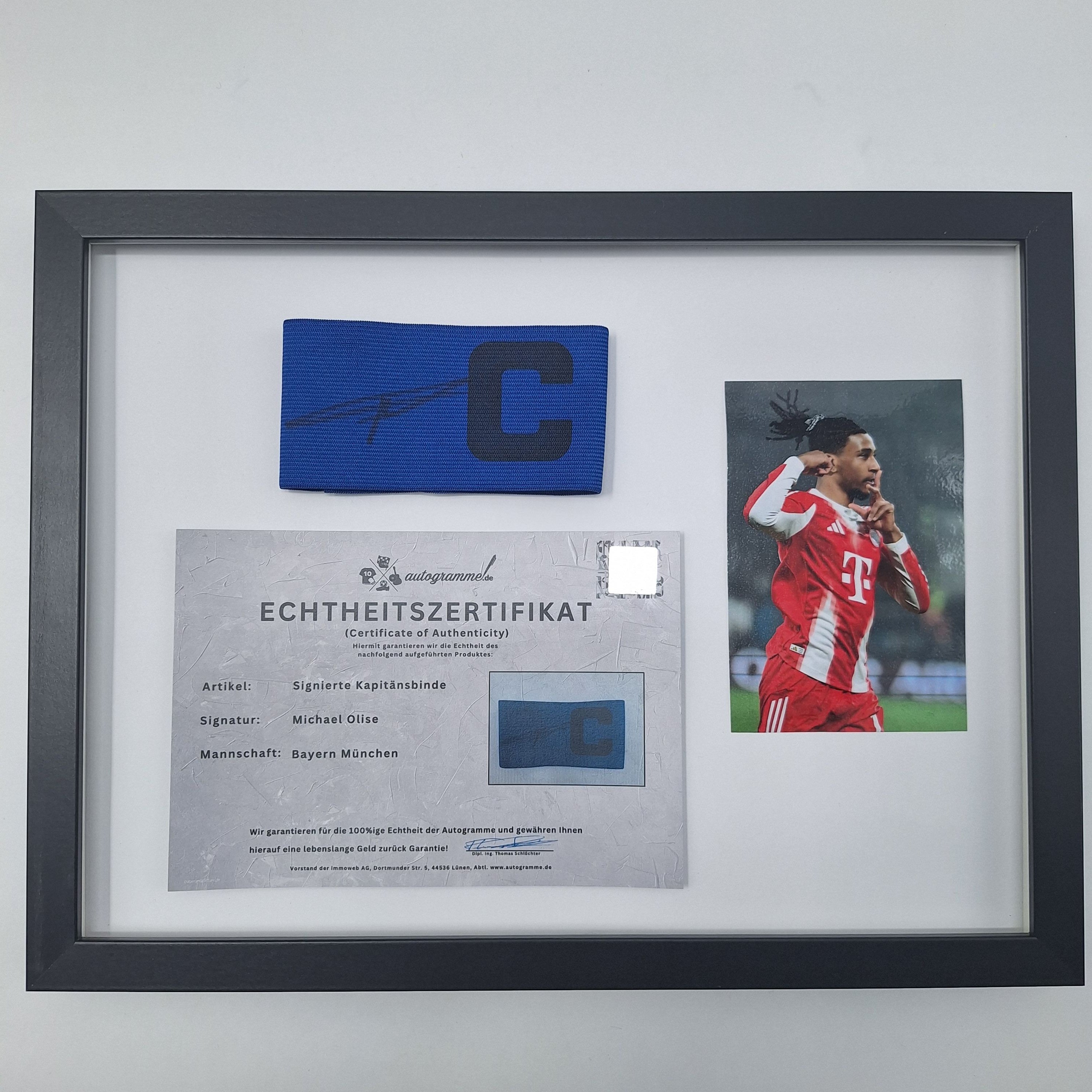 Kapitänsbinde Michael Olise signiert im Rahmen Bayern München